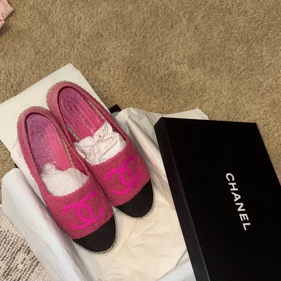 CHANEL Hot Pink Bouclé Espadrilles with Black Toe Cap - Picture 7 of 11